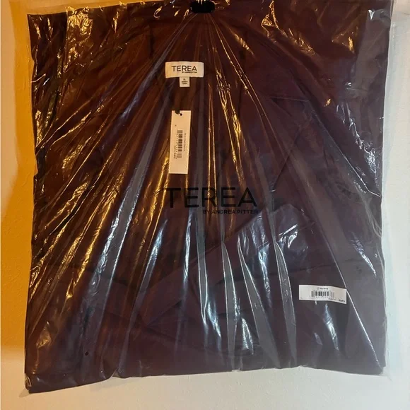 TEREA Elegant Burgundy Trench Coat NWT - Picture 5 of 9